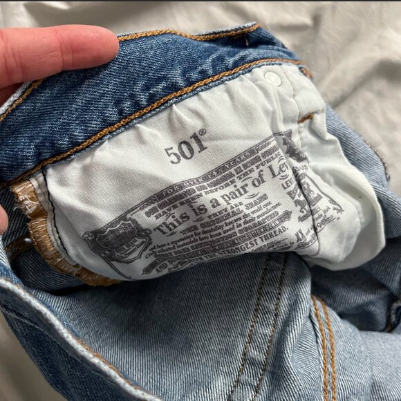 Ribcage Levis Jean Shorts - Picture 6 of 6